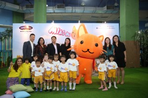 foto bersama perwakilan Celestial Tiger Entertainment, MNC Sky Vison, Mellisa Karim, anak-anak bersama icon Miao MI