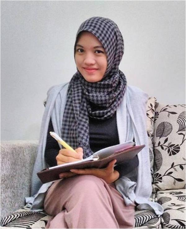 dewi-ratnasari-blogger-jurnalis